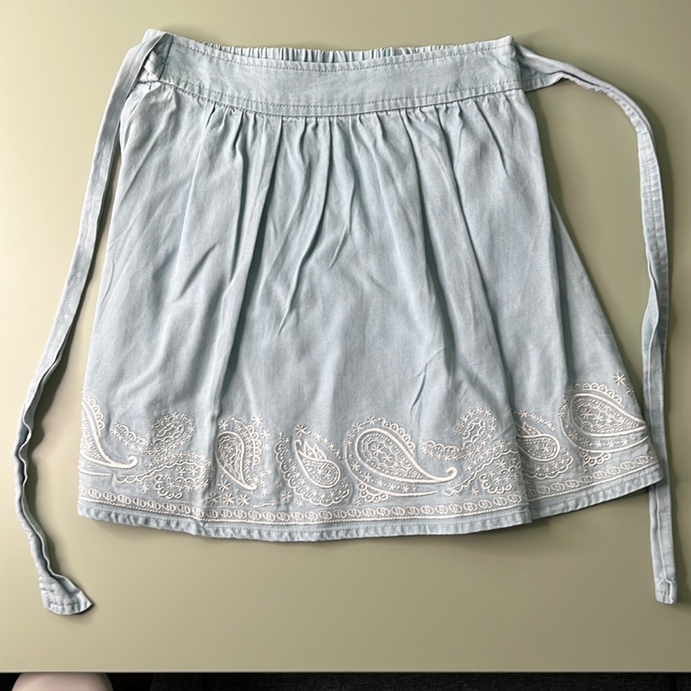 River woods - Denim skirt with white embroidery- size 8